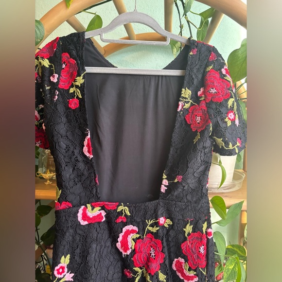 FUN LACE OPEN BACK DRESS - Picture 3 of 4